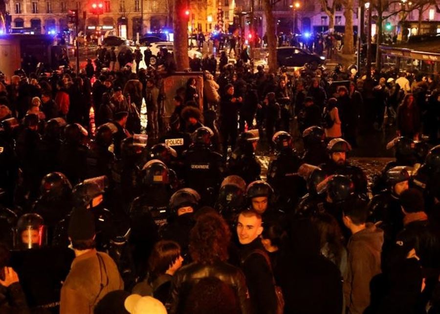 Crise des retraites en France: une porte de mairie incendiée, 172 arrestations… les débordements continuent dans la nuit