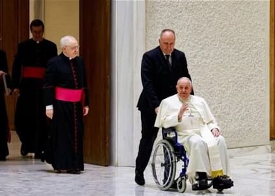 Le pape François transporté à l'hôpital de Rome