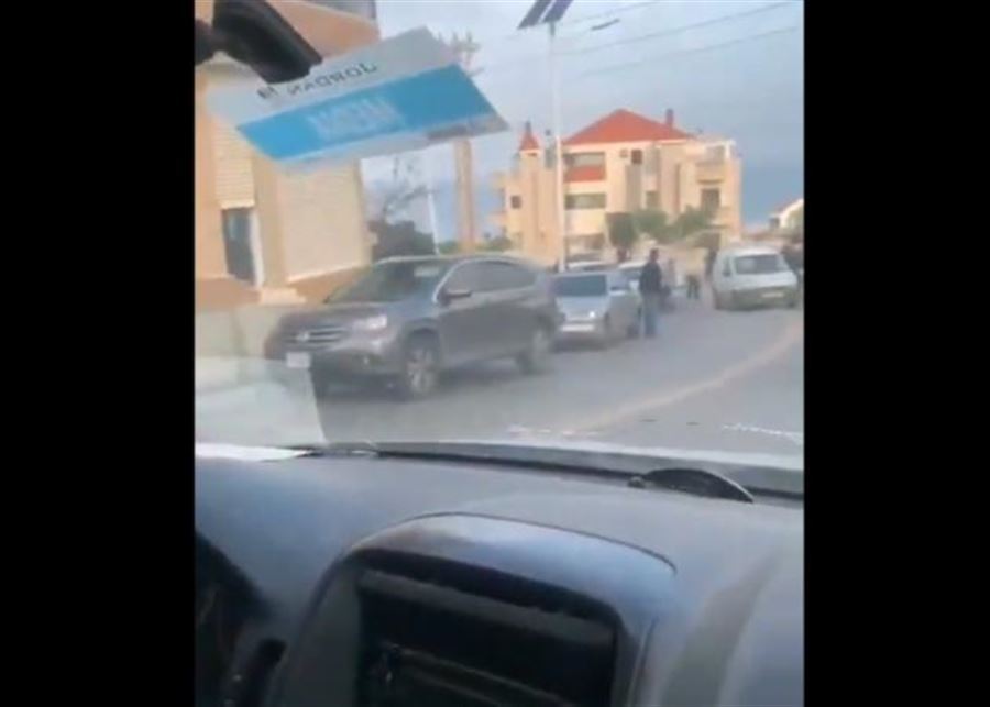 Vidéo: Un conteneur heurte une voiture transportant des enfants à Batroun