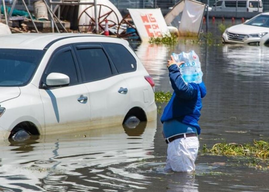 Les EAU signalent une maladie liée à l'eau contaminée après les inondations