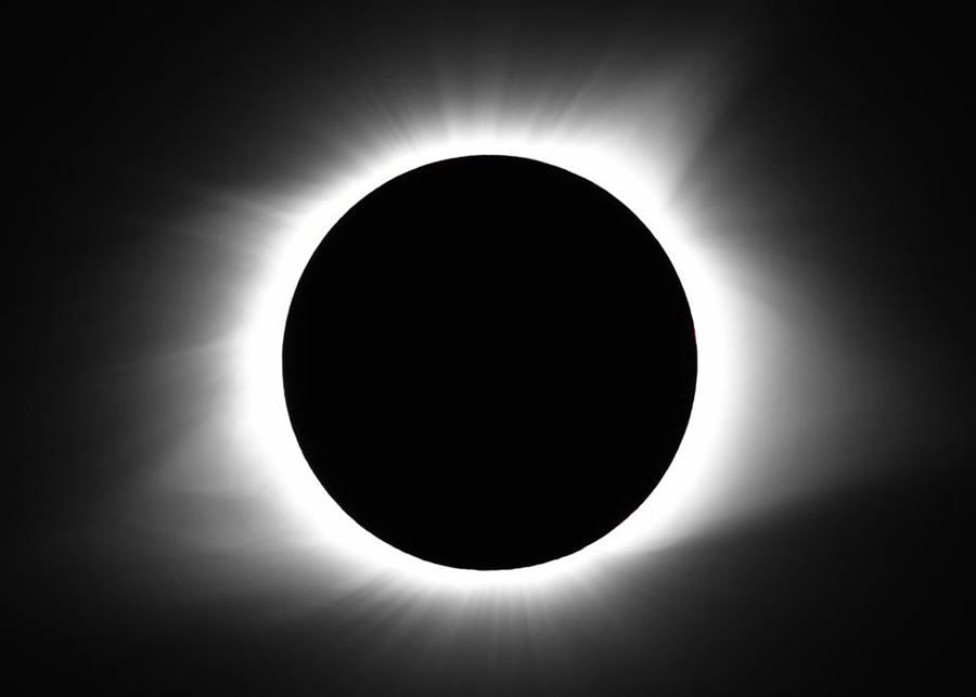 Des millions de curieux attendent l'éclipse solaire totale en Amérique du Nord