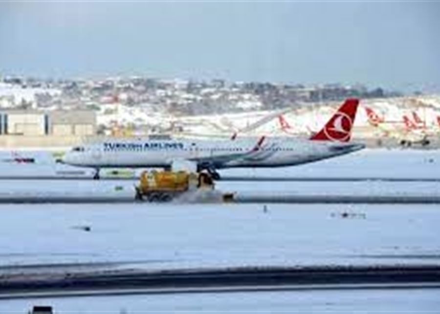 Vidéo: Trafic interrompu à l'aéroport d'Istanbul en raison de la neige