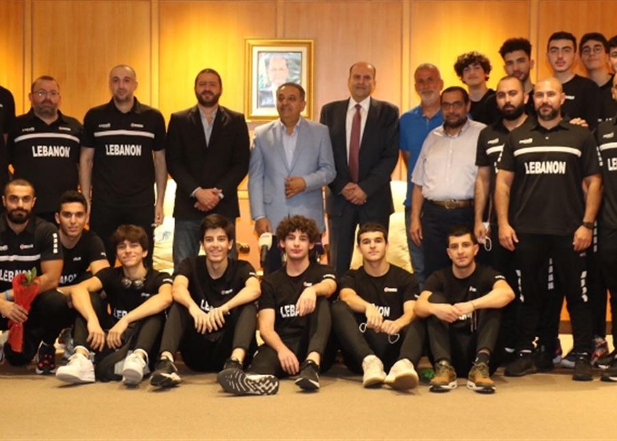 La délégation de l'équipe nationale libanaise de basket-ball qualifiée pour la finale de la Coupe du monde est rentrée à Beyrouth