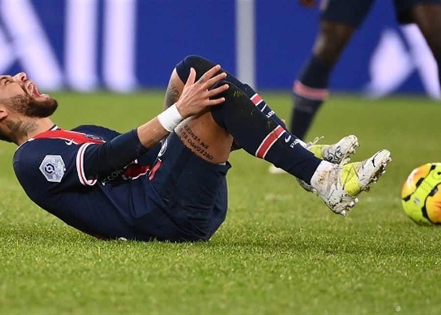 Football: Neymar bientôt opéré de la cheville et absent «trois à quatre mois», annonce le PSG