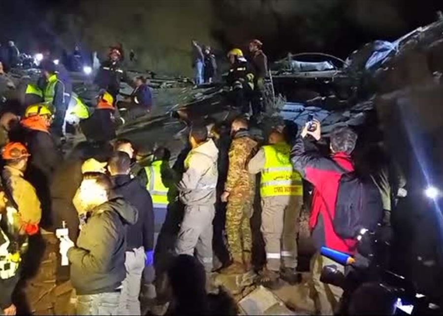 Tragédie de Choueifat: Quatre personnes secourues, trois toujours portées disparues dans l'effondrement d'un immeuble